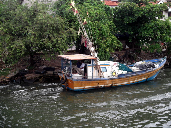 01_negombo_sri_lanka Fischerboot am Fluss