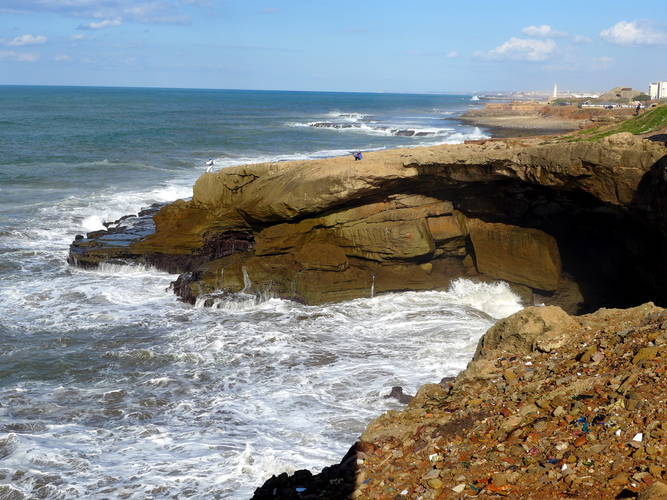 Brandung an der Steilküste