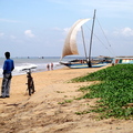 01_negombo_sri_lanka Fischer und Touristen am Strand