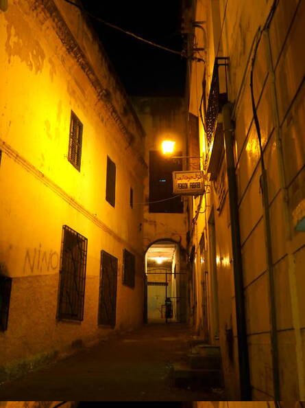 Gasse in der Medina von Tanger
      
