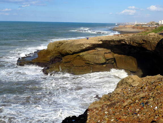 Brandung an der Steilküste