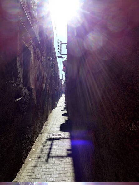 Marrakesch Medina am Mittag
      