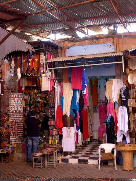 Marrakesch Souks in der Medina
      