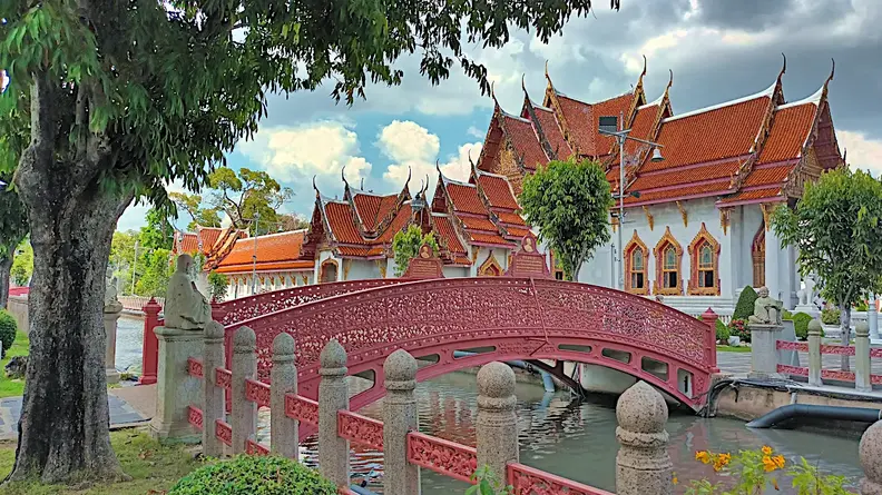Thailand Bangkok Tempel Bruecke
      