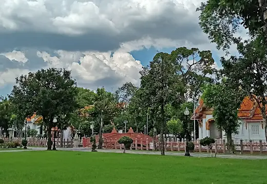 Thailand Bangkok Tempel Wiese