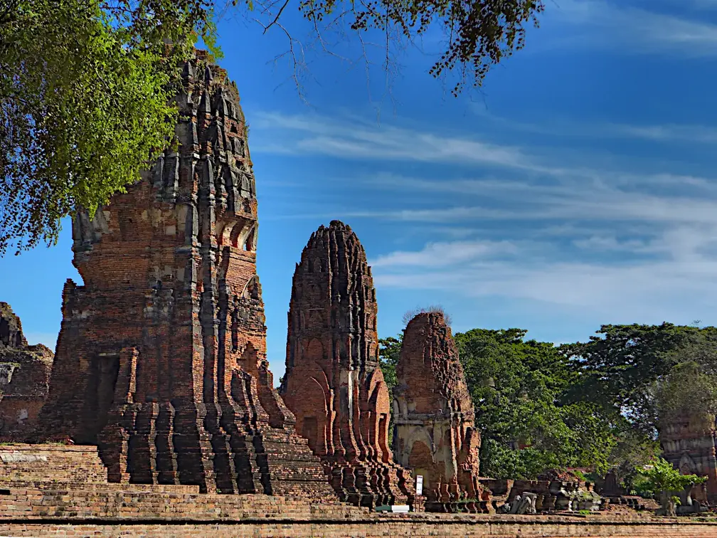 Thailand Ayutthaya Geschichtspark Wat Tuerme
