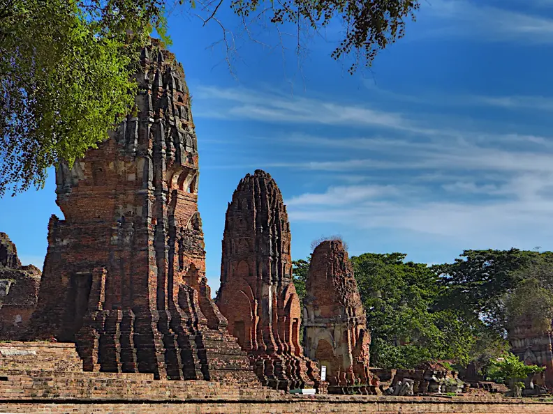 Thailand Ayutthaya Geschichtspark Wat Tuerme
