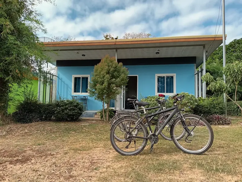 Thailand Isaan Unterkunft See
      