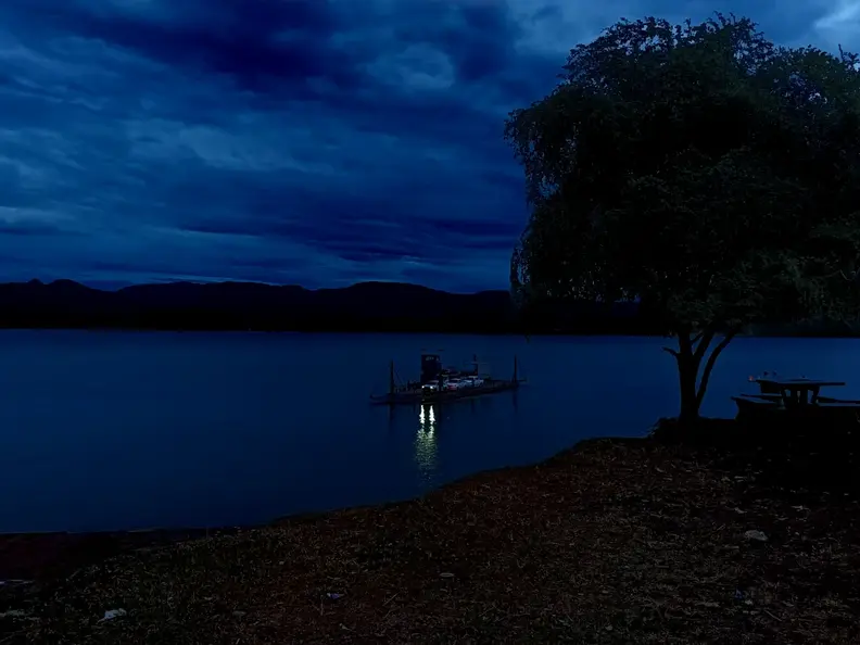 Laos Mekong Faehre Abend