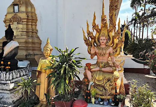 Laos Pakse Tempel Buddha Statuen