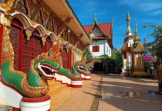 Laos Pakse Tempel Drachen