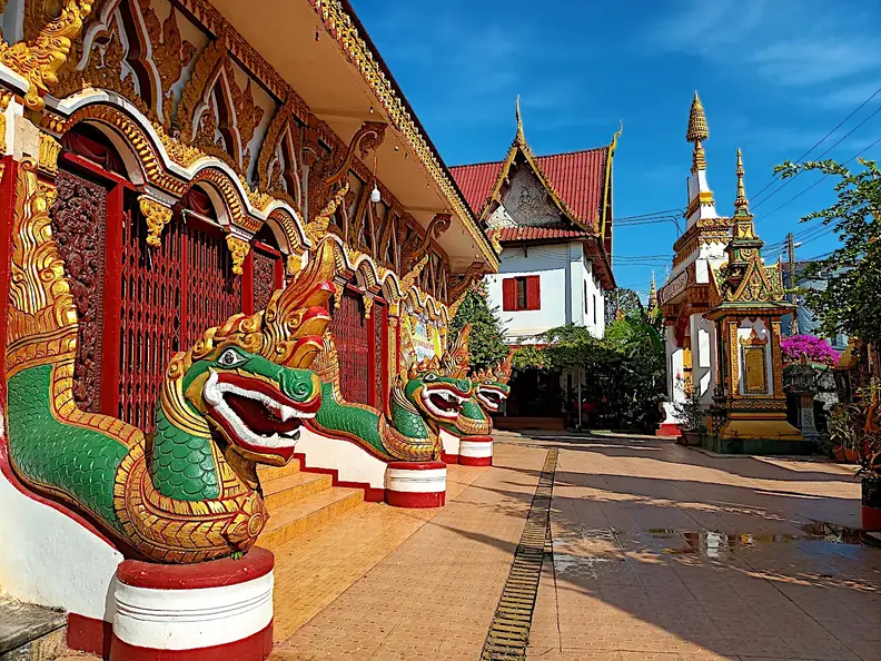 Laos Pakse Tempel Drachen