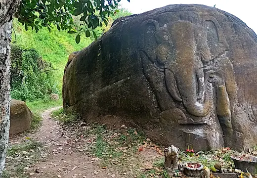 Laos Wat Phu Elefantenfelsen