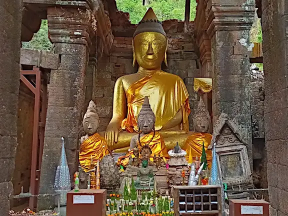 Laos Wat Phu Tempel Hindu Buddha Altar