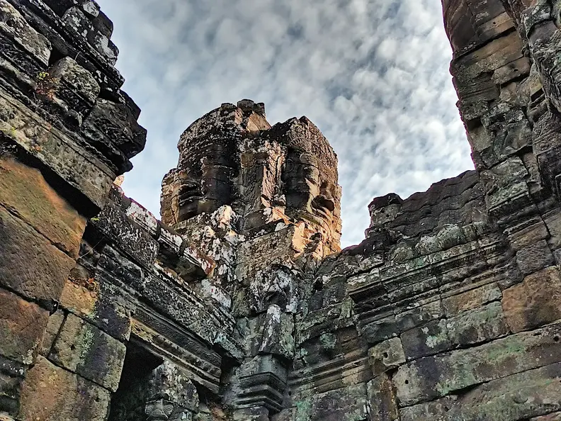 Kambodscha Angkor Tempel Bayon 2Gesichter
      