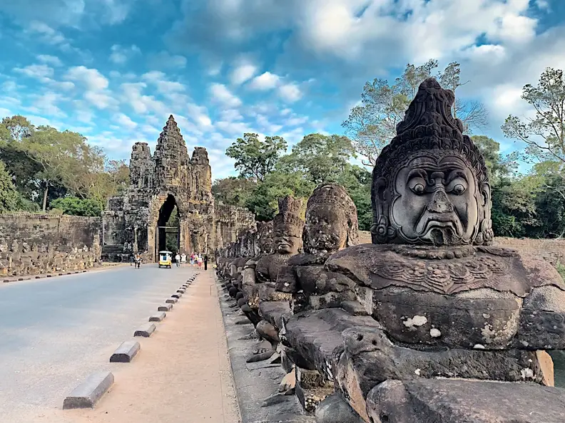 Kambodscha Angkor Tempel Bayon Suedtor
      