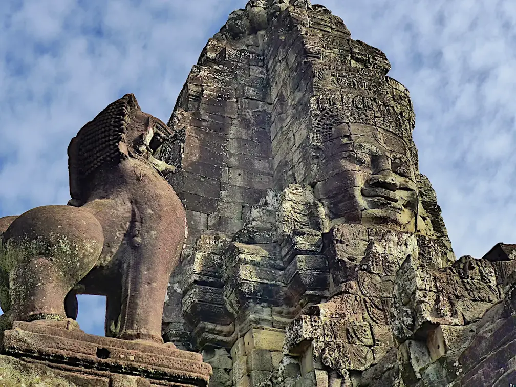 Kambodscha Angkor Tempel Bayon Turm Loewe