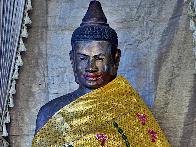 Kambodscha Angkor Tempel Buddha Bronze
      