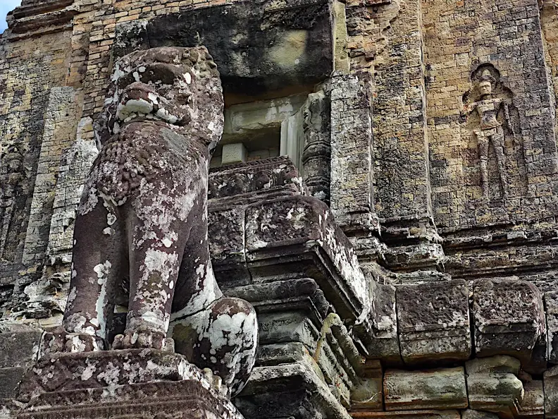 Kambodscha Angkor Tempel Detail Statue
      