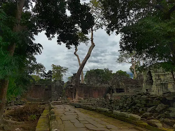 Kambodscha Angkor Tempel Mauerreste