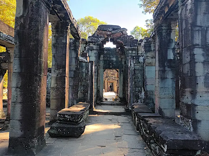 Kambodscha Angkor Tempel Mittelgang