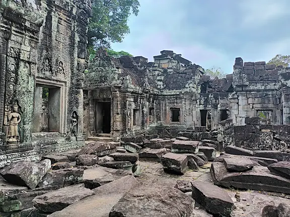 Kambodscha Angkor Tempel Ruine Plateau