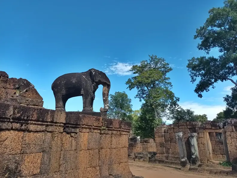 Kambodscha Angkor Tempel Statue Elefant
      
