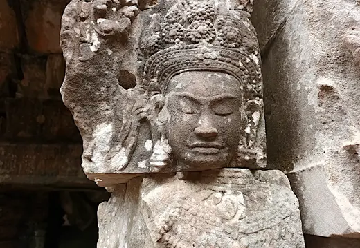 Kambodscha Angkor Tempel Saeule Relief