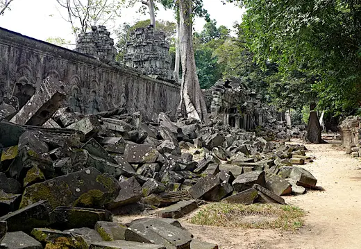 Kambodscha Angkor Tempel TaProhm Mauer Seite