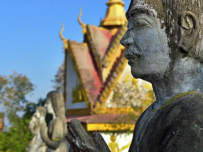 Kambodscha Phnom Sampow Tempel Skulpturen2
      