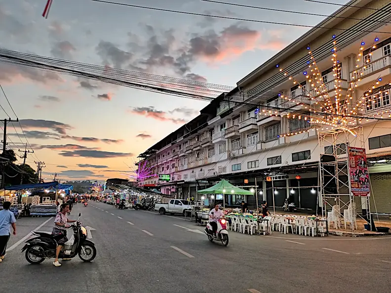 Thailand Provinz Chanthaburi BoRai Nachtmarkt
      