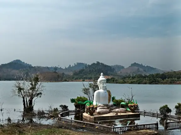 Thailand Provinz Trat See Buddha