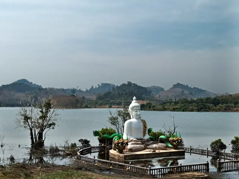 Thailand Provinz Trat See Buddha