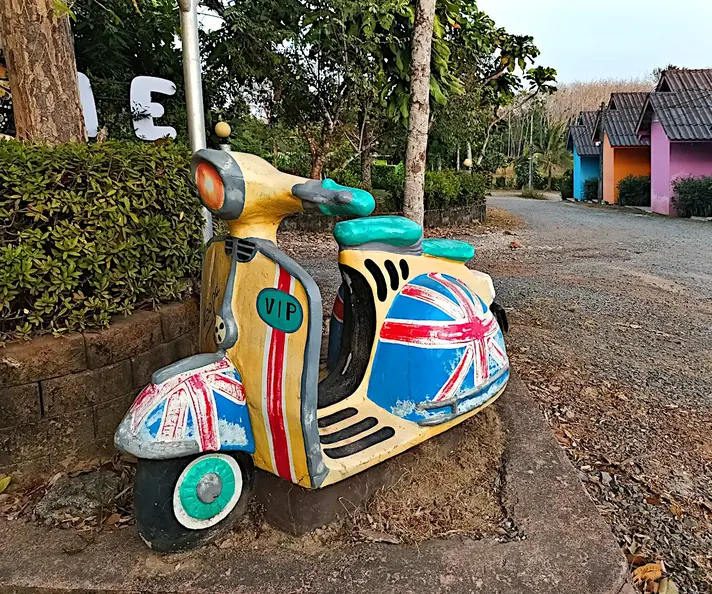 Thailand Provinz Chanthaburi Stadt Unterkunft Vespa
      