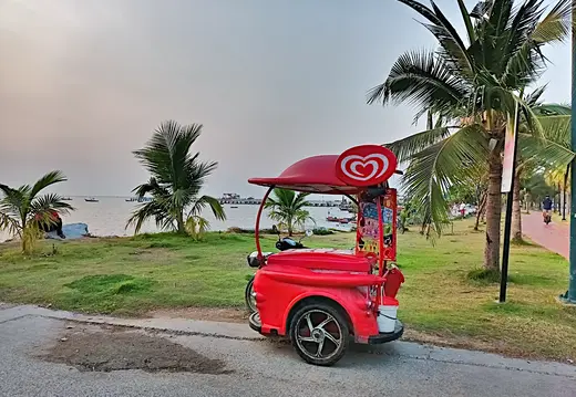 Thailand Provinz Chanthaburi Strand Eiswagen