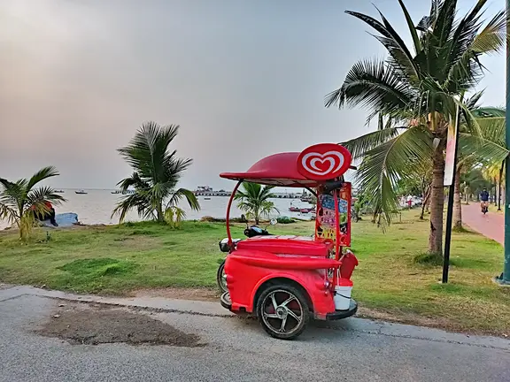 Thailand Provinz Chanthaburi Strand Eiswagen