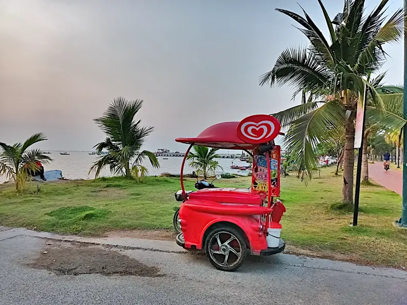 Thailand Provinz Chanthaburi Strand Eiswagen