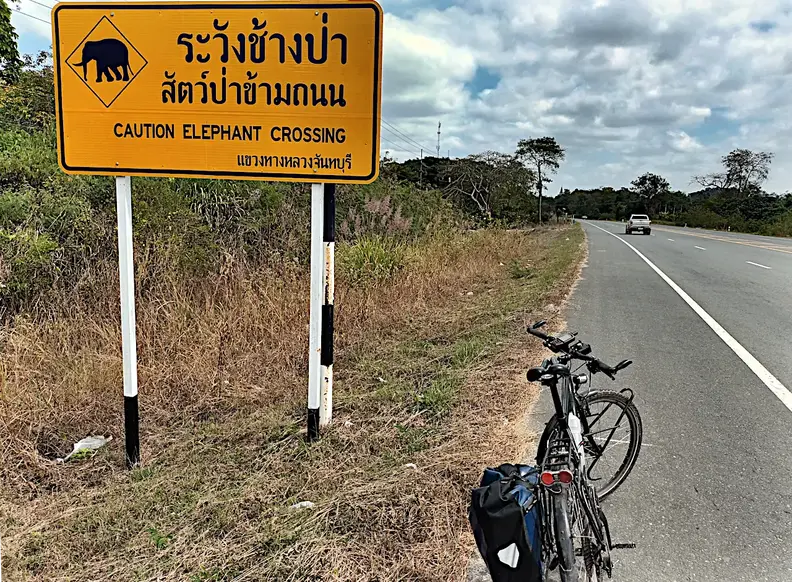 Thailand Provinz Chanthaburi Warnschild
      